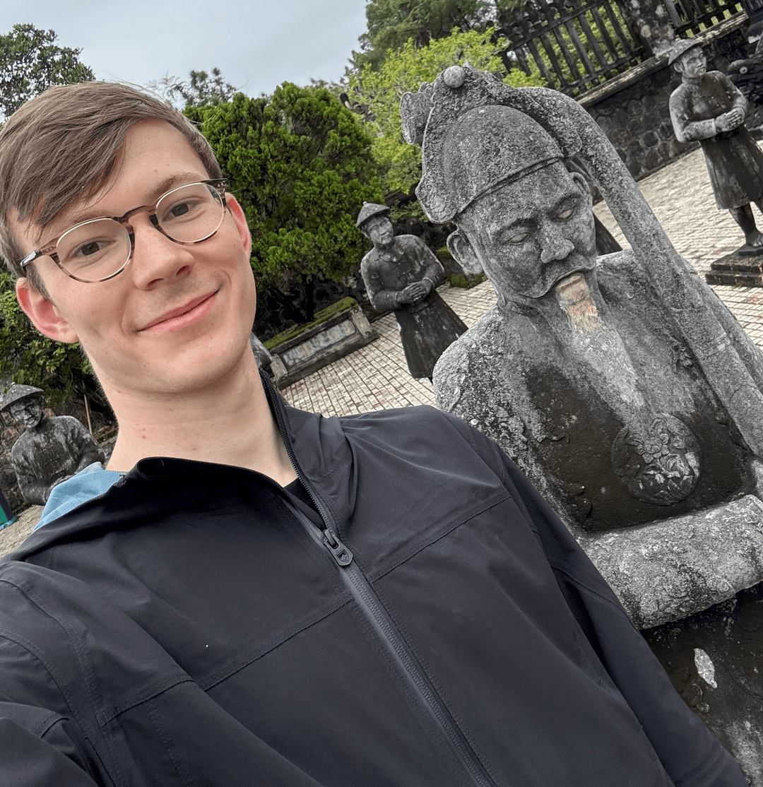 selfie with statue