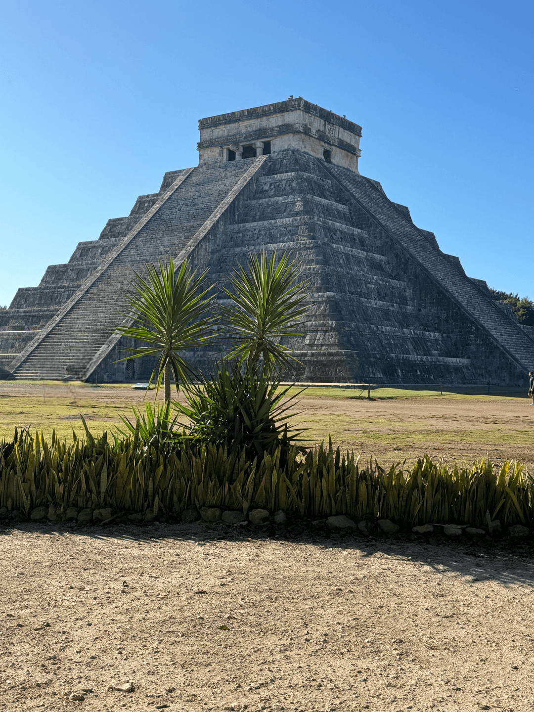 chichen itza far